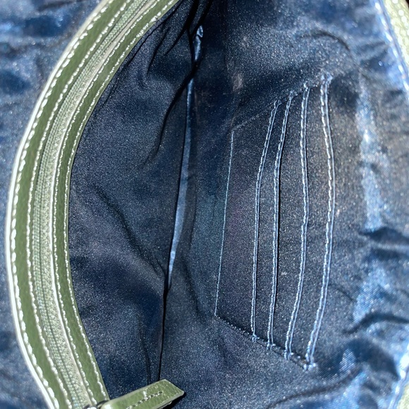 Tignanello Camo leather crossbody bag. - Picture 8 of 9